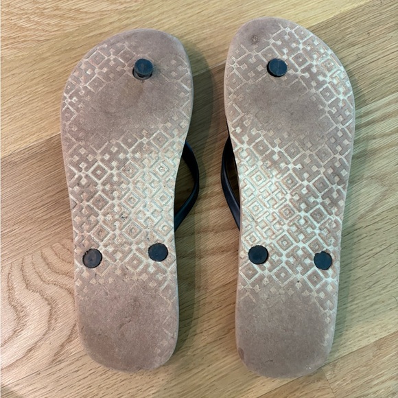 Tory Burch Lucky Charm flip flops Size 9/10 - Picture 2 of 6